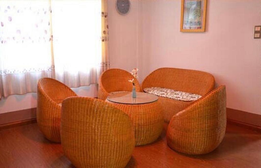 Myat Nan Taw Hotel Loikaw Esterno foto