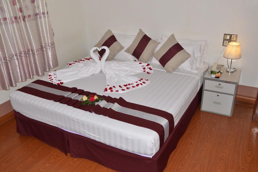 Myat Nan Taw Hotel Loikaw Esterno foto