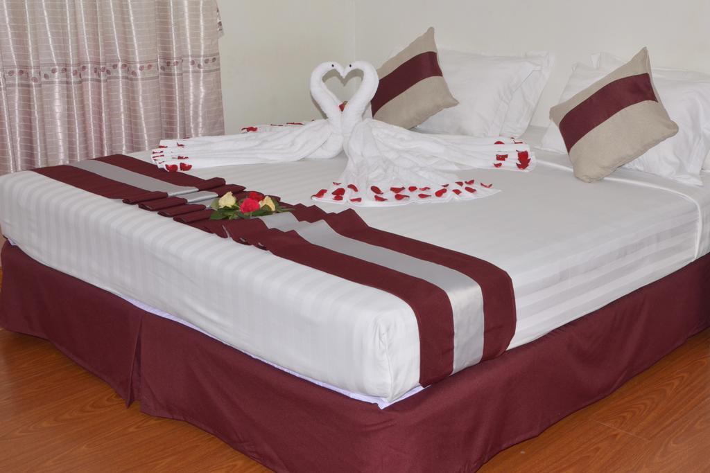 Myat Nan Taw Hotel Loikaw Esterno foto