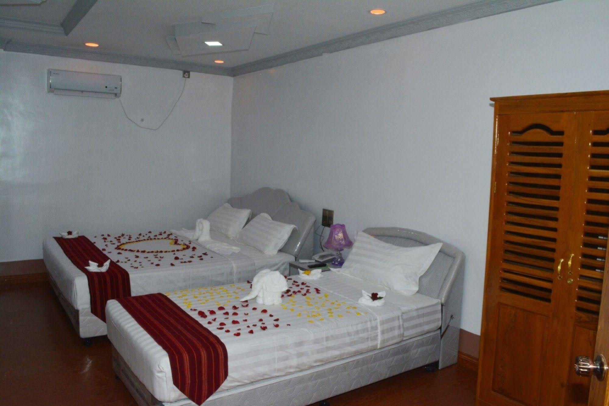 Myat Nan Taw Hotel Loikaw Esterno foto