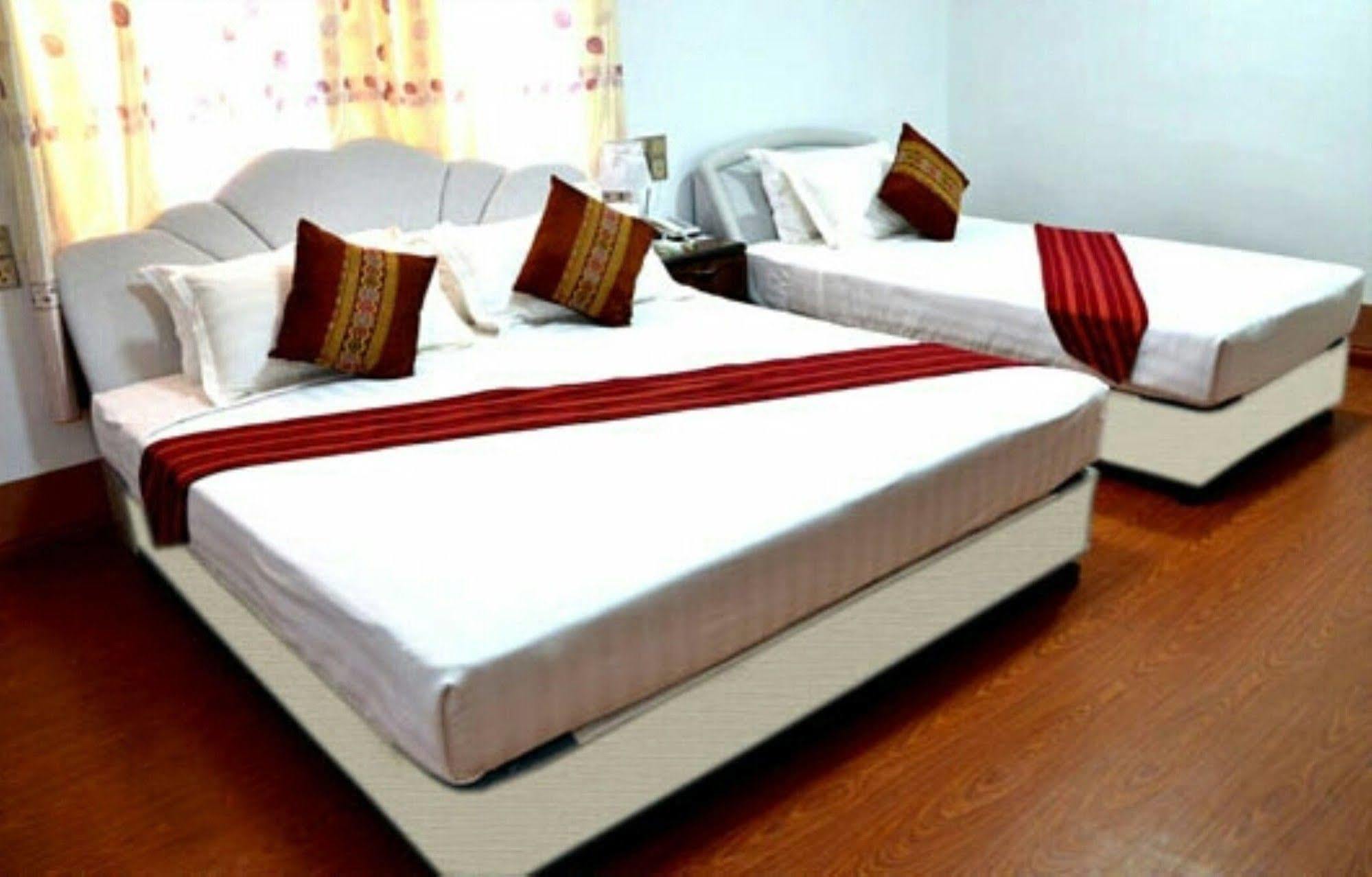 Myat Nan Taw Hotel Loikaw Esterno foto