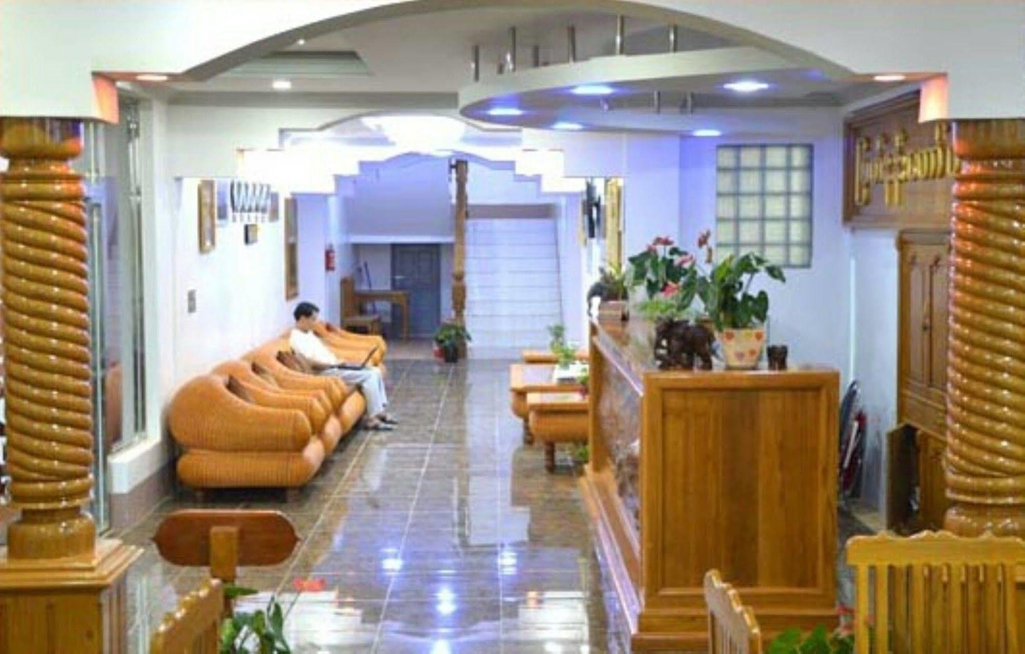 Myat Nan Taw Hotel Loikaw Esterno foto