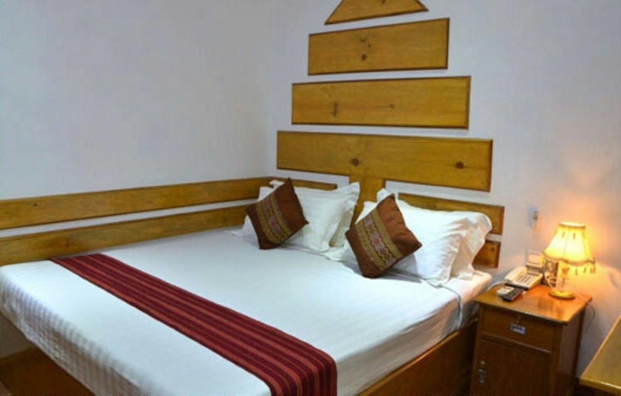 Myat Nan Taw Hotel Loikaw Esterno foto