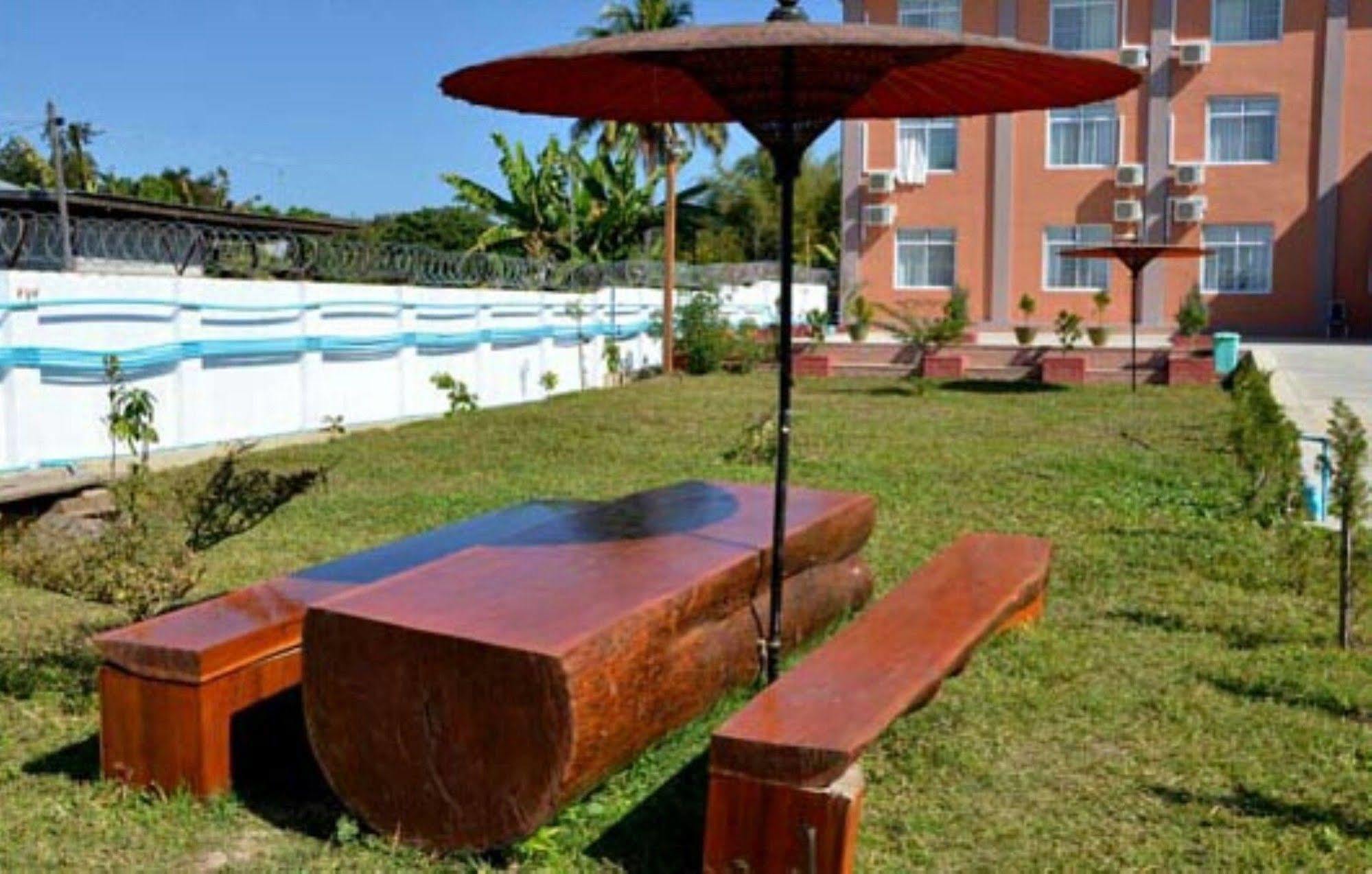 Myat Nan Taw Hotel Loikaw Esterno foto