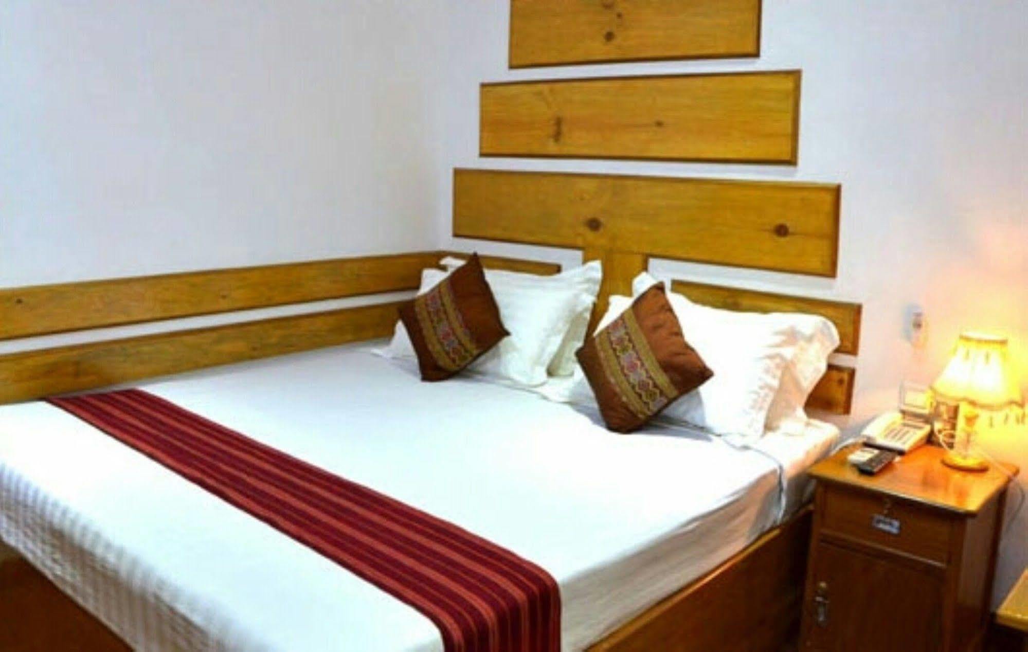 Myat Nan Taw Hotel Loikaw Esterno foto