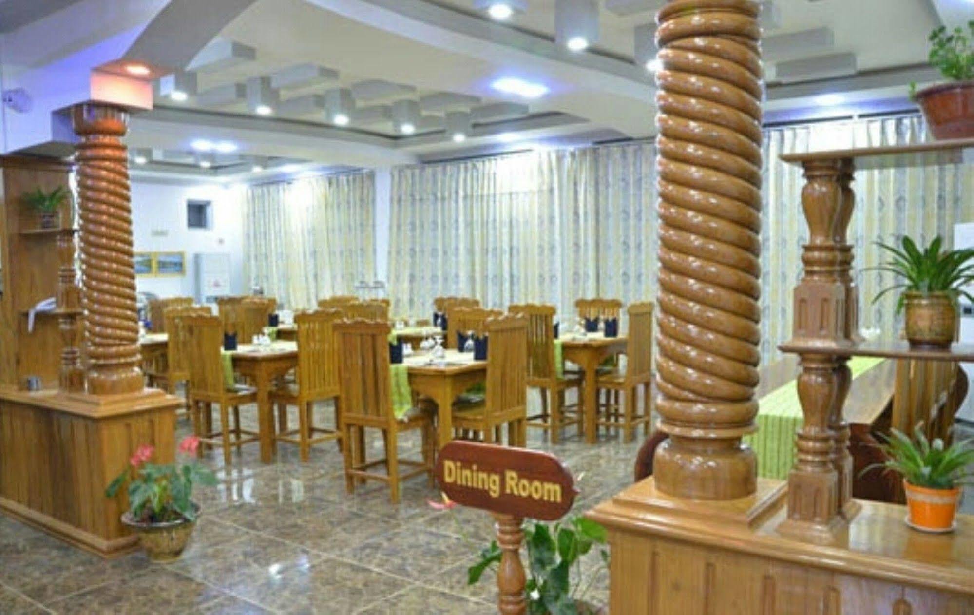 Myat Nan Taw Hotel Loikaw Esterno foto